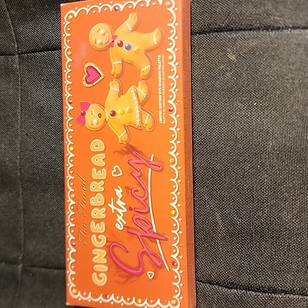 Too faced extra spicy gingerbread palette